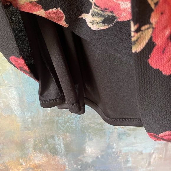 Black floral print flutter sleeve dress - Picture 4 of 9